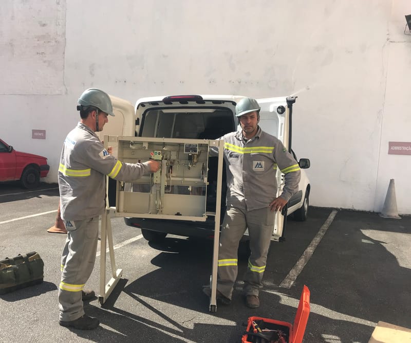 Equipe da MAQ Potência em atendimento técnico